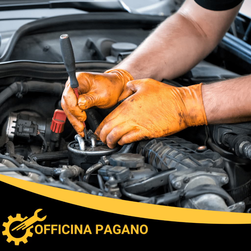 Meccanico che effettua la manutenzione ordinaria su un’auto a Fiumefreddo